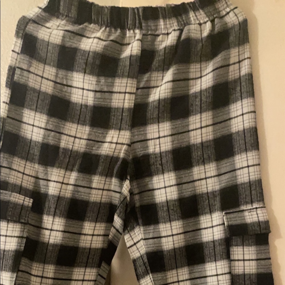 Woman’s black and white pijamas